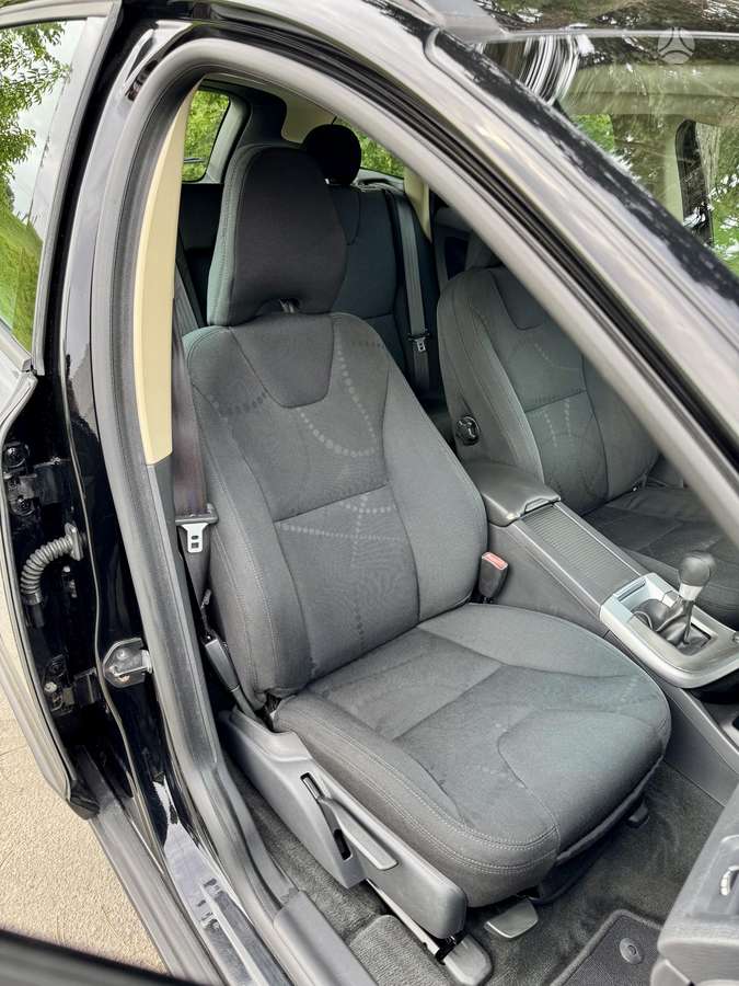 Volvo XC60 2010 — photo 11