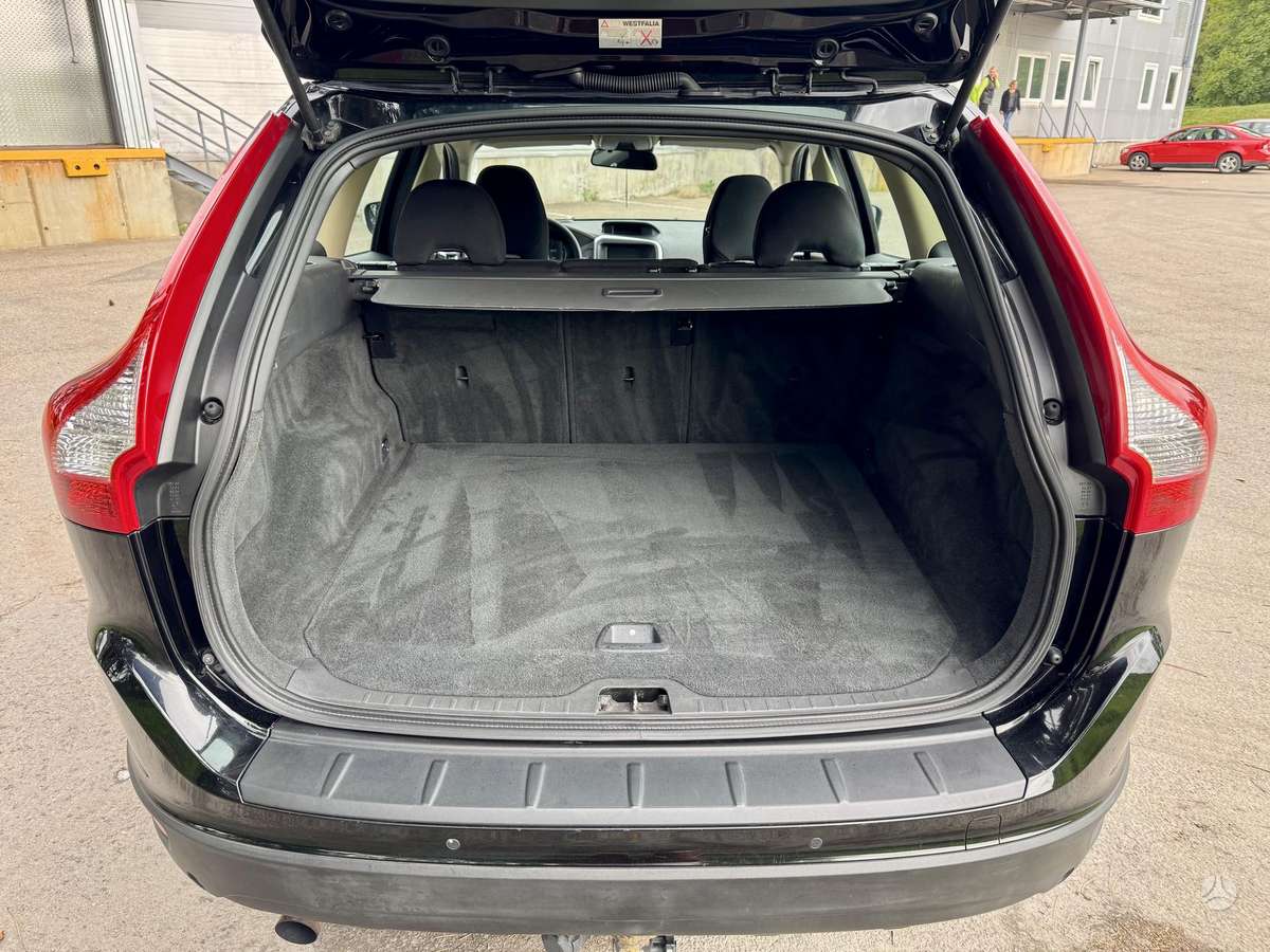 Volvo XC60 2010 — photo 12