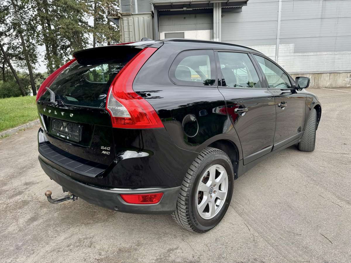 Volvo XC60 2010 — engine 2400 cm³, 163 HP (120kW)
