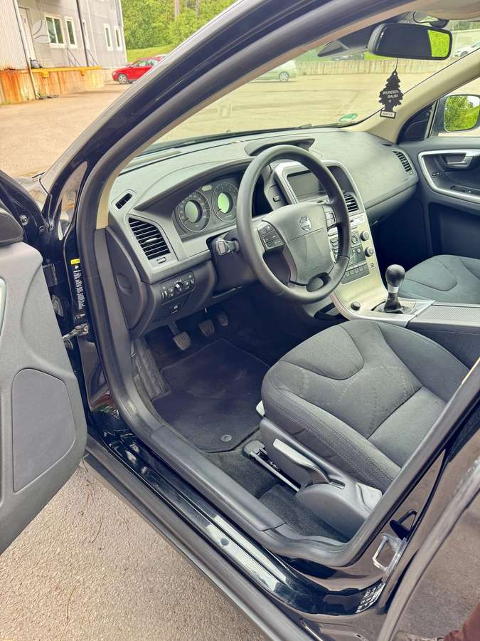 Volvo XC60 2010 — photo 6