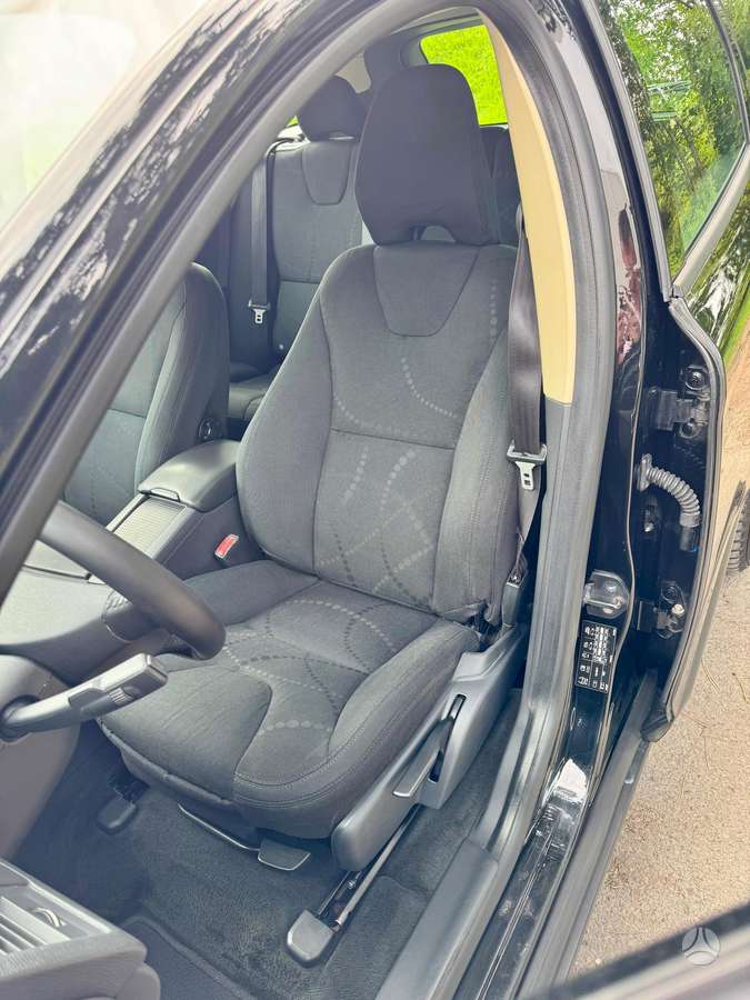 Volvo XC60 2010 — photo 7