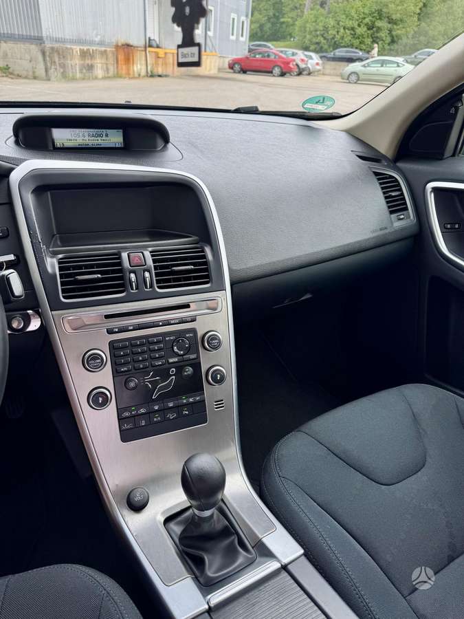 Volvo XC60 2010 — photo 8