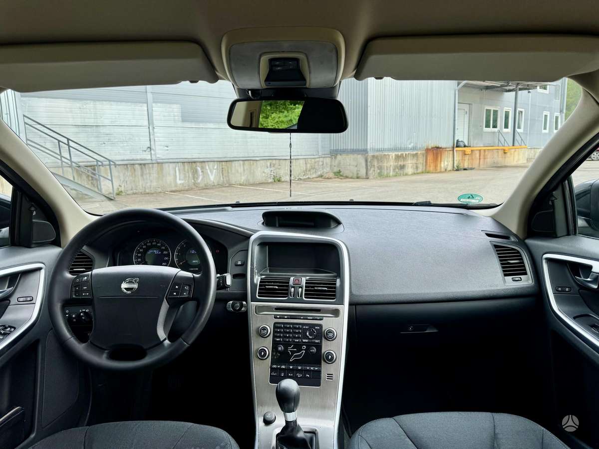 Volvo XC60 2010 — photo 9