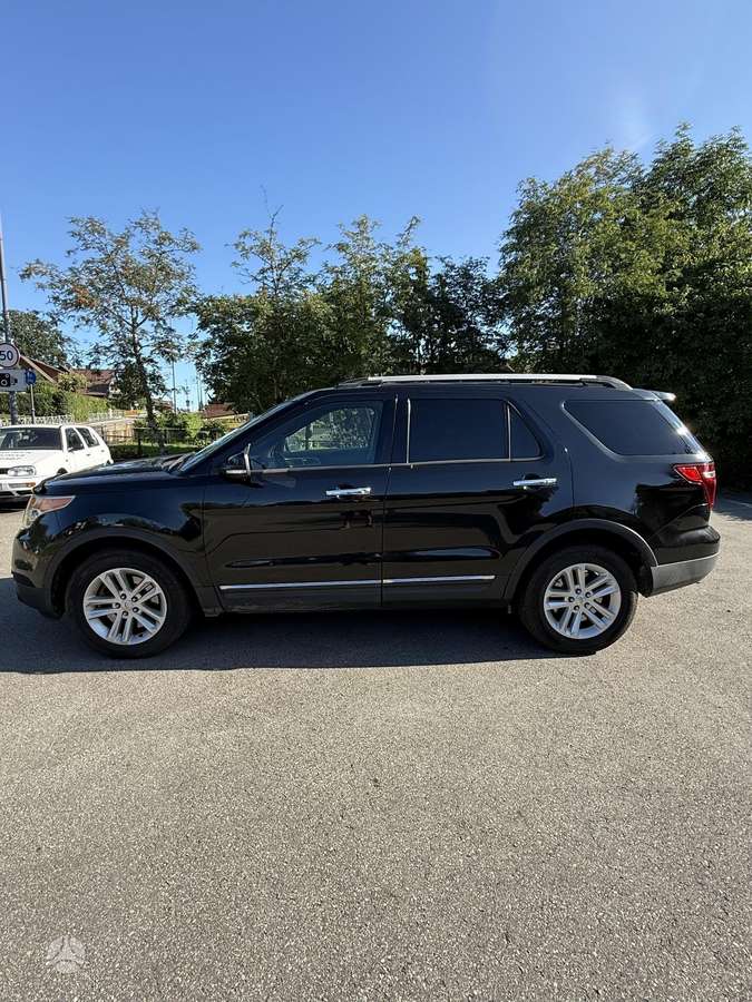 Ford Explorer 2013 — салон