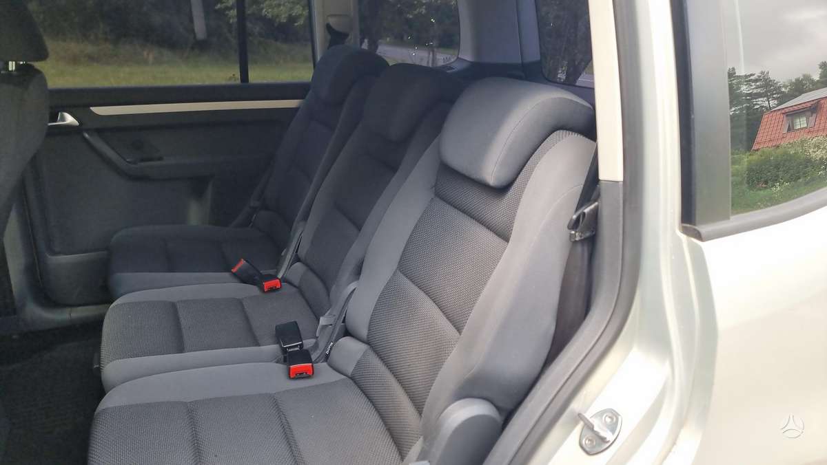 Volkswagen Touran 2011 — photo 15