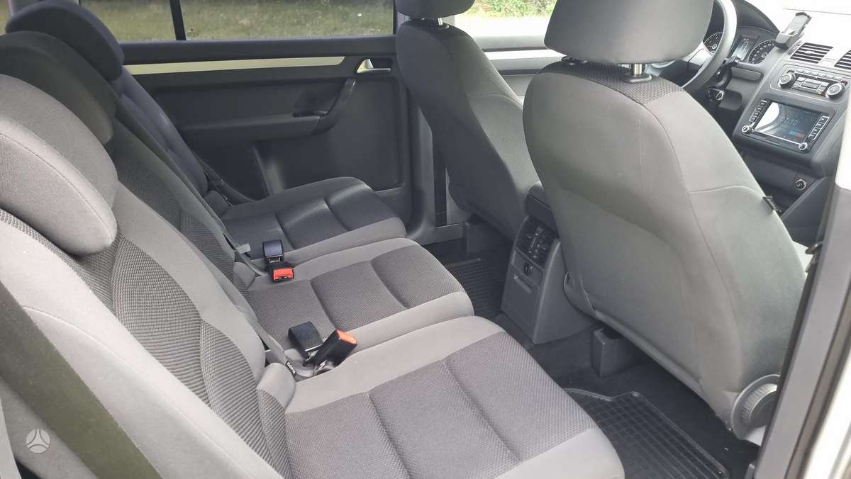 Volkswagen Touran 2011 — photo 19