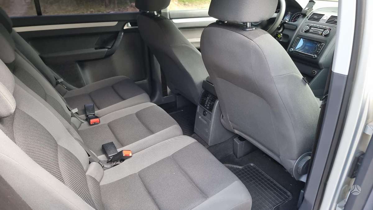 Volkswagen Touran 2011 — photo 29