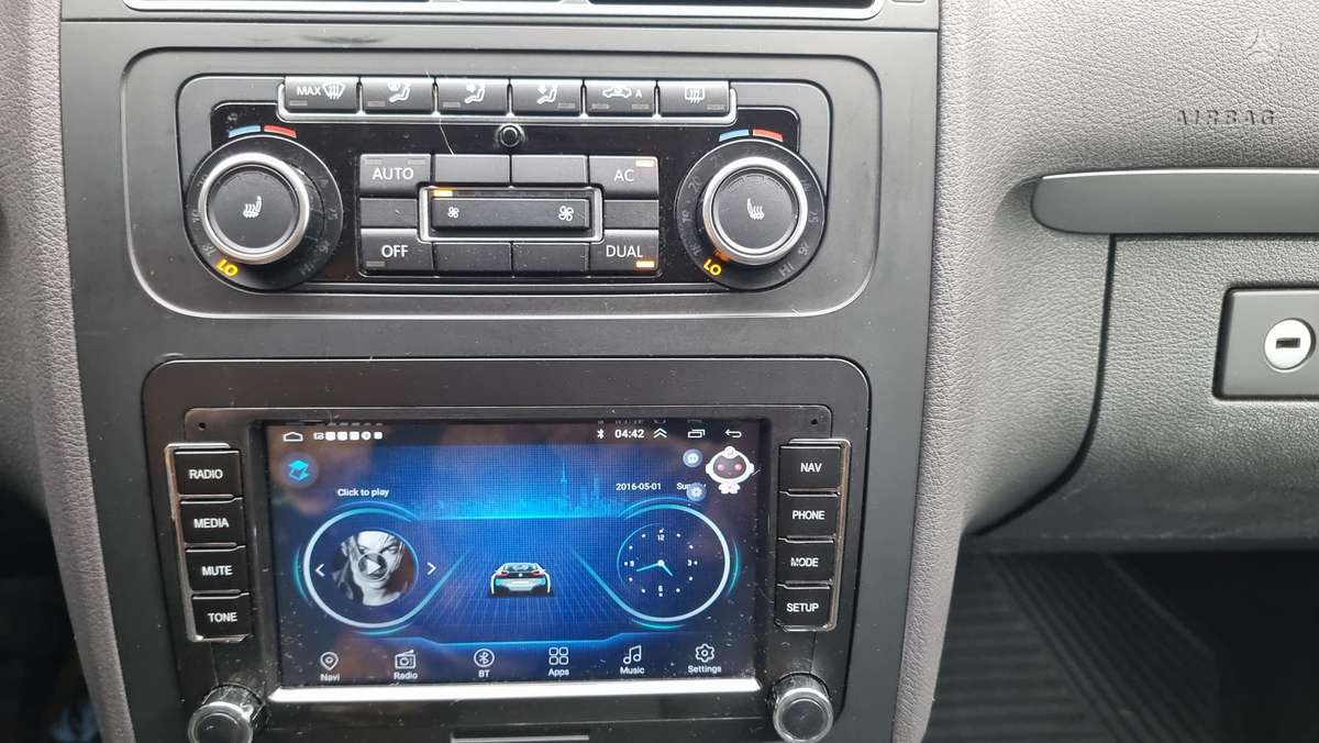 Volkswagen Touran 2011 — photo 33