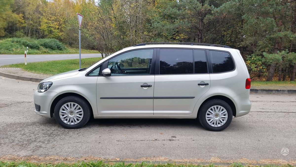 Volkswagen Touran 2011 — photo 34