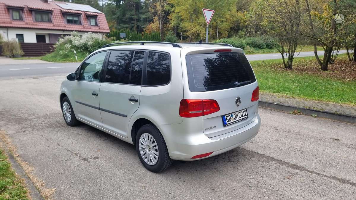 Volkswagen Touran 2011 — photo 35