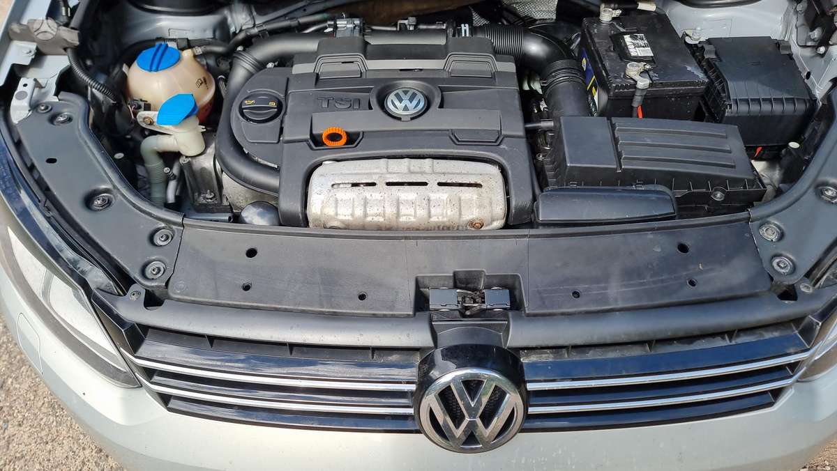 Volkswagen Touran 2011 — photo 40