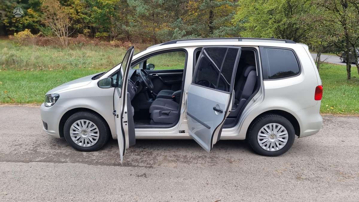 Volkswagen Touran 2011 — photo 6