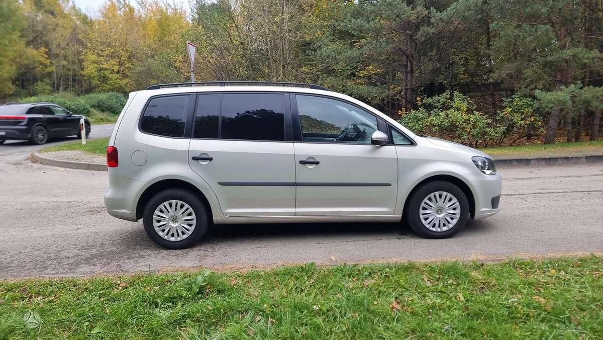 Volkswagen Touran 2011 — photo 7