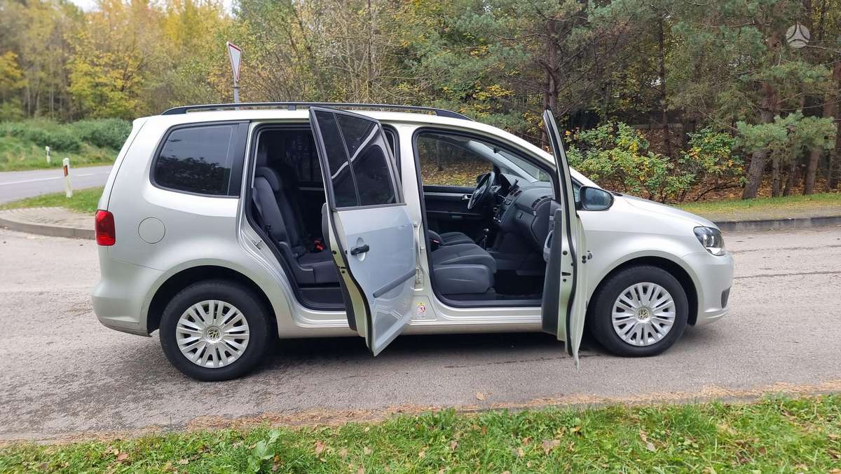Volkswagen Touran 2011 — photo 8