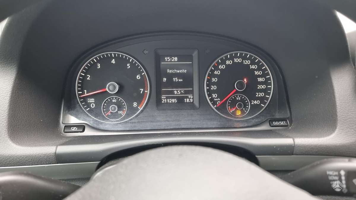 Volkswagen Touran 2011 — photo 9
