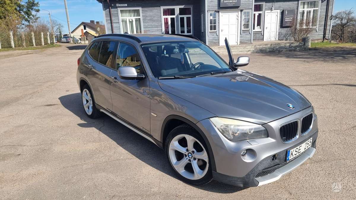 BMW X1 2011 — interior
