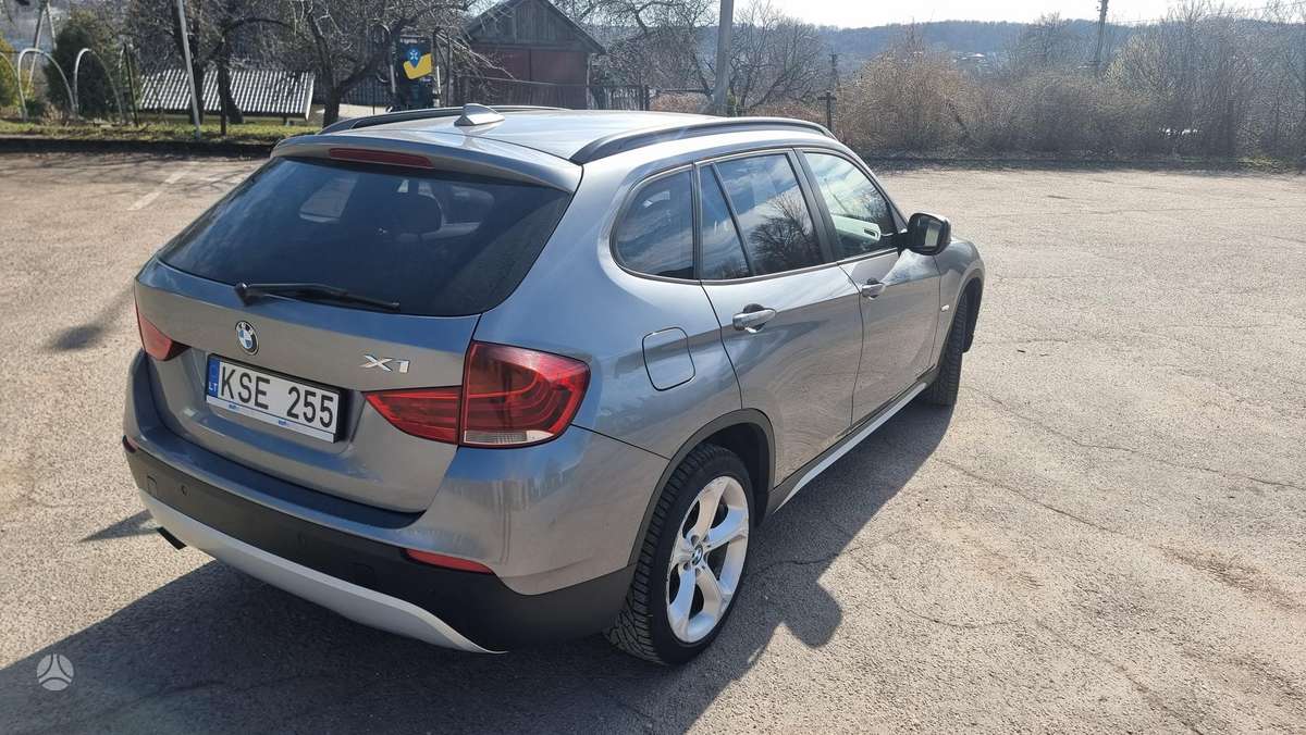 BMW X1 2011 — engine 1995 cm³, 143 HP (105kW)