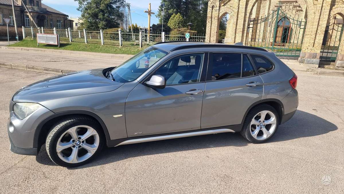 BMW X1 2011 — photo 9