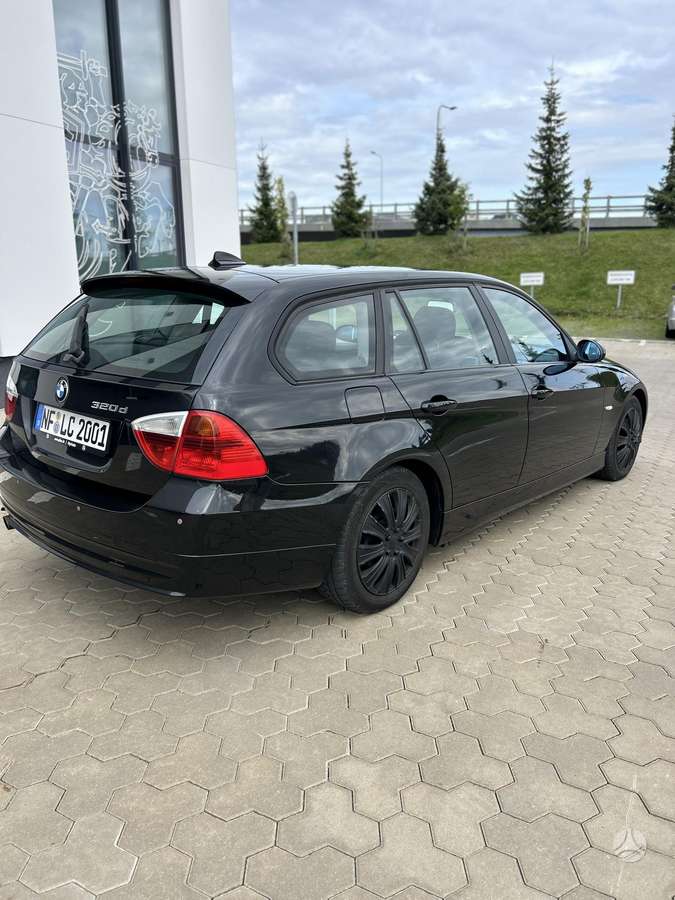 BMW 320 2007 — interior