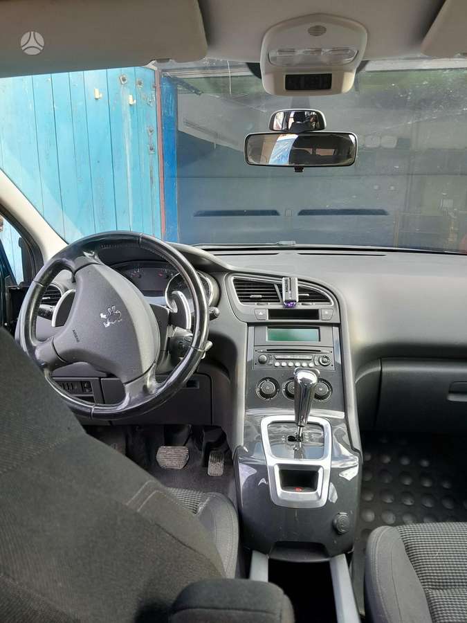 Peugeot 5008 2010 — photo 5