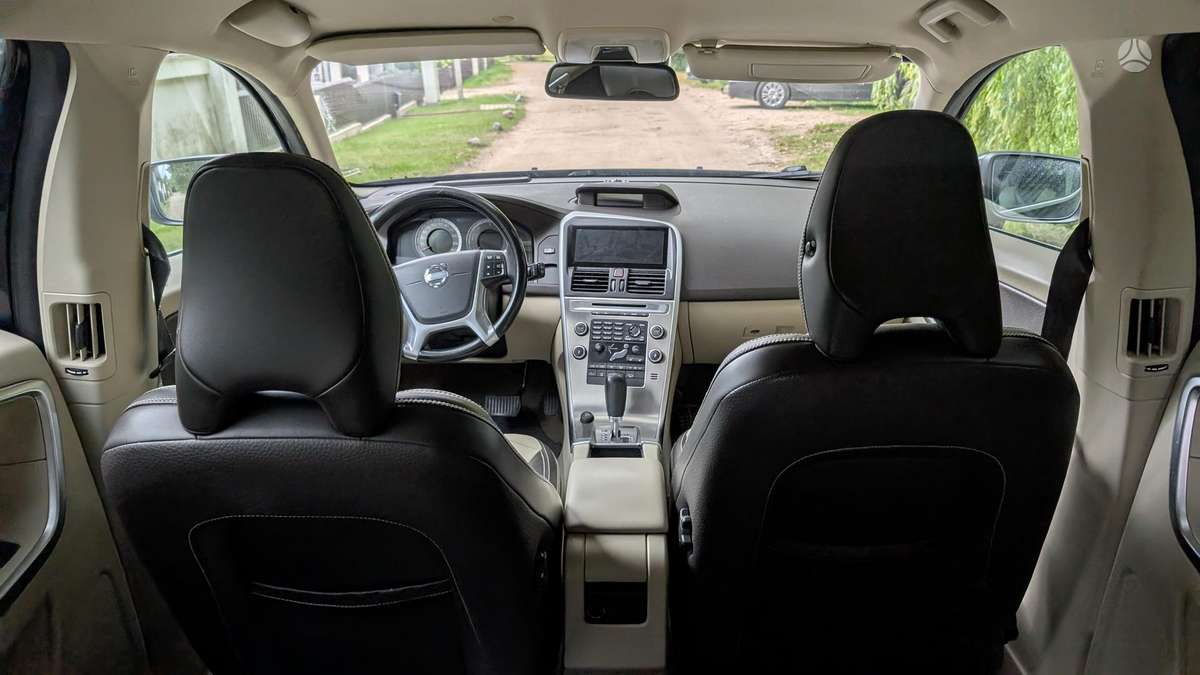 Volvo XC60 2010 — photo 10