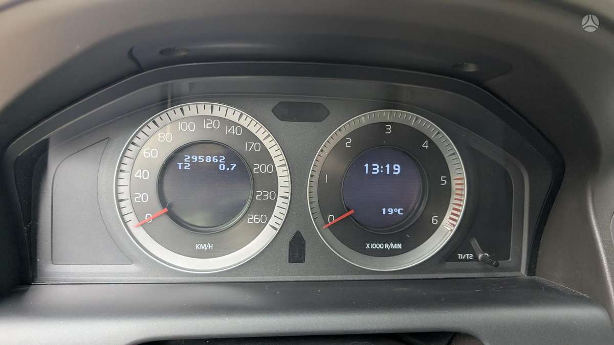 Volvo XC60 2010 — photo 12
