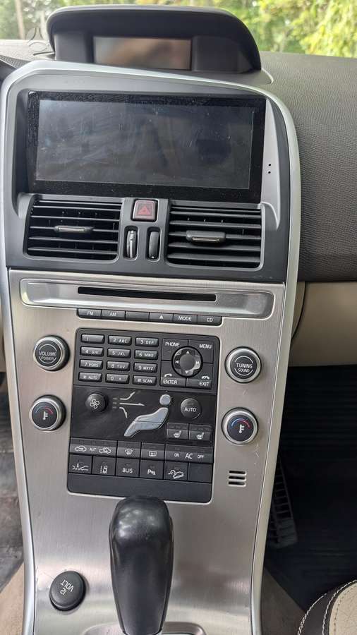 Volvo XC60 2010 — photo 13