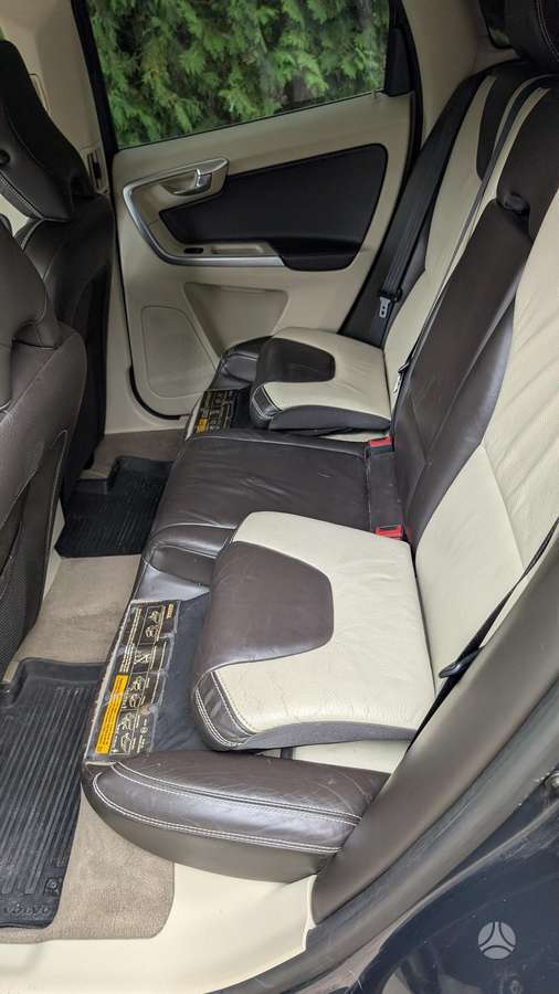 Volvo XC60 2010 — photo 14
