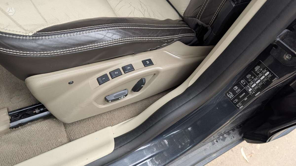 Volvo XC60 2010 — photo 15