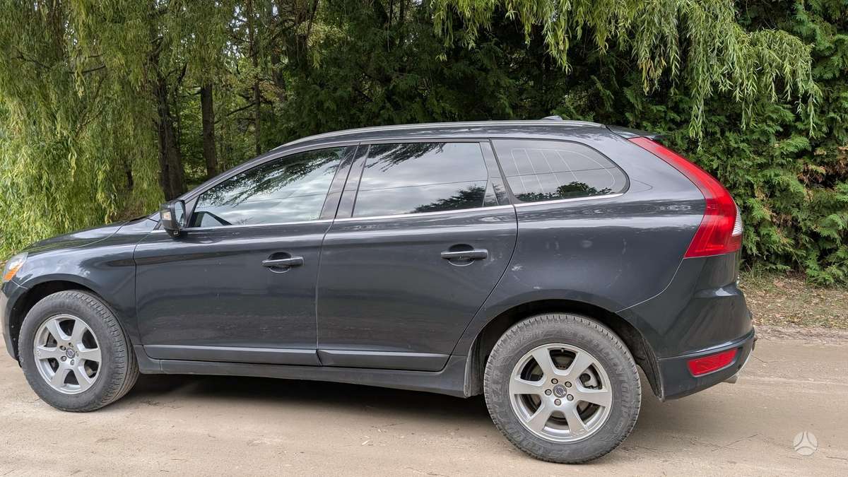Volvo XC60 2010 — engine 2400 cm³, 205 HP (151kW)