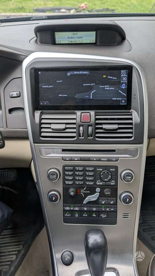 Volvo XC60 2010 — photo 8