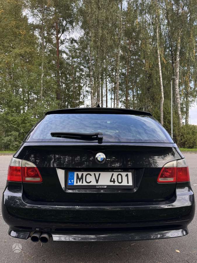 BMW 530 2004 — interior
