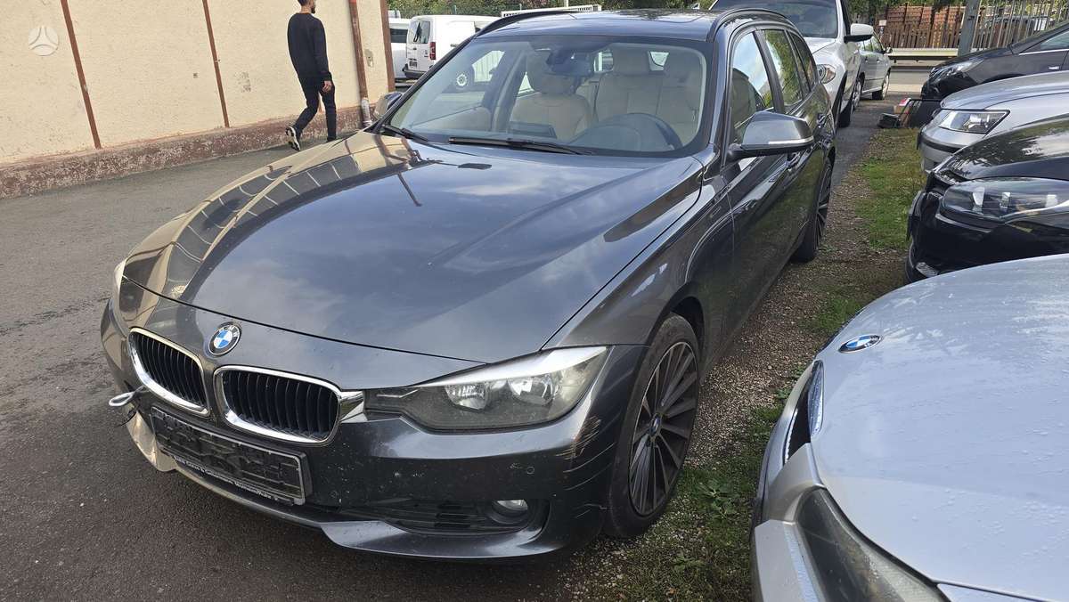 BMW 320 2014 — салон