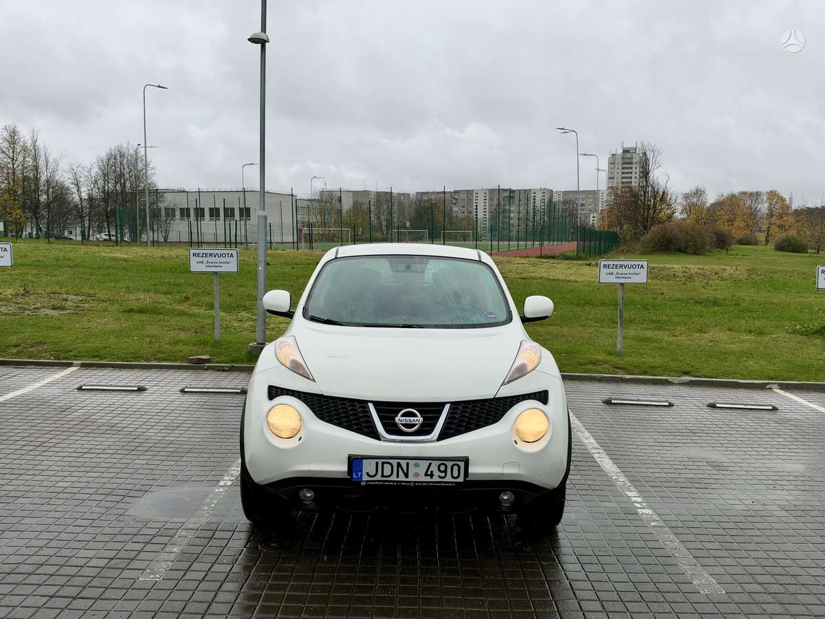 Nissan Juke 2013 — rear view