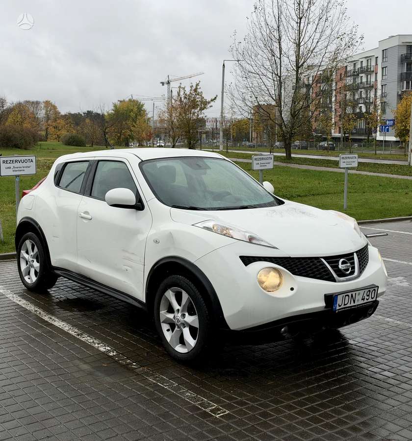 Nissan Juke 2013 — interior