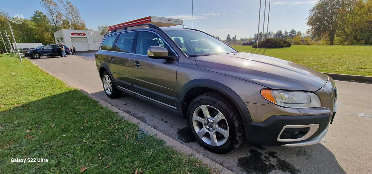Volvo XC70 2011 — interior