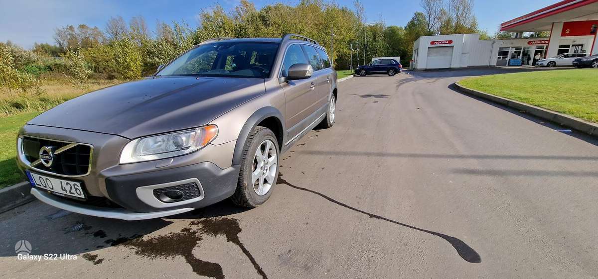 Volvo XC70 2011 — engine 2400 cm³, 215 HP (158kW)