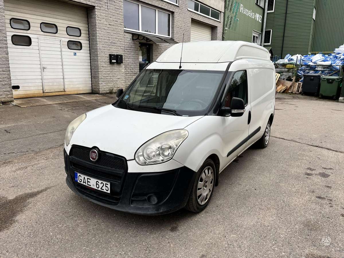 Fiat Doblo 2014 — rear view