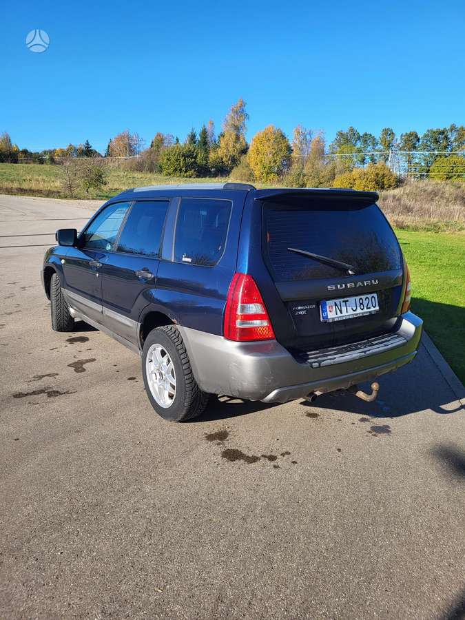 Subaru Forester 2004 — салон