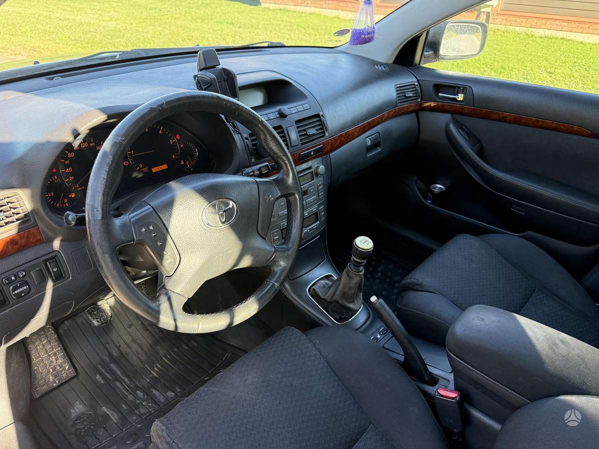 Toyota Avensis 2005 — photo 12
