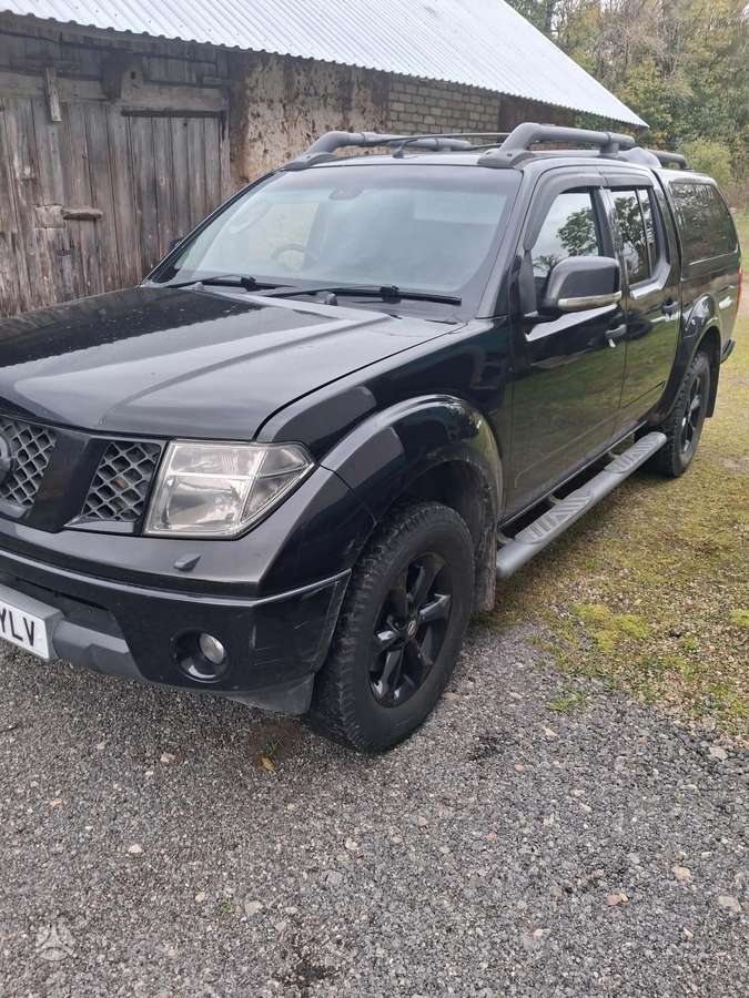 Nissan Navara 2007 — rear view