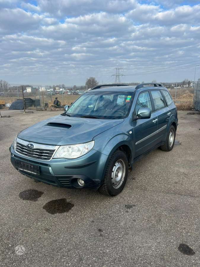 Subaru Forester 2009 — rear view