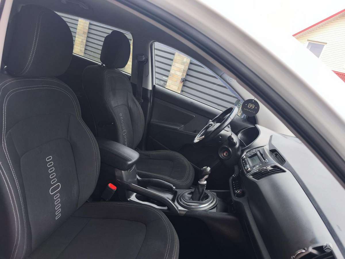 Kia Sportage 2012 — interior