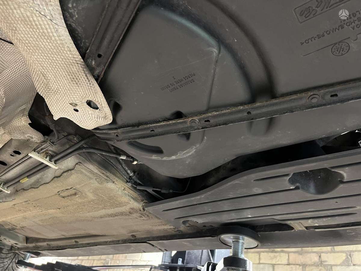 Ford C-MAX 2011 — photo 16