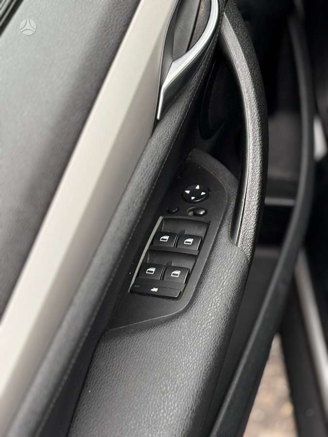 BMW X1 2010 — photo 15