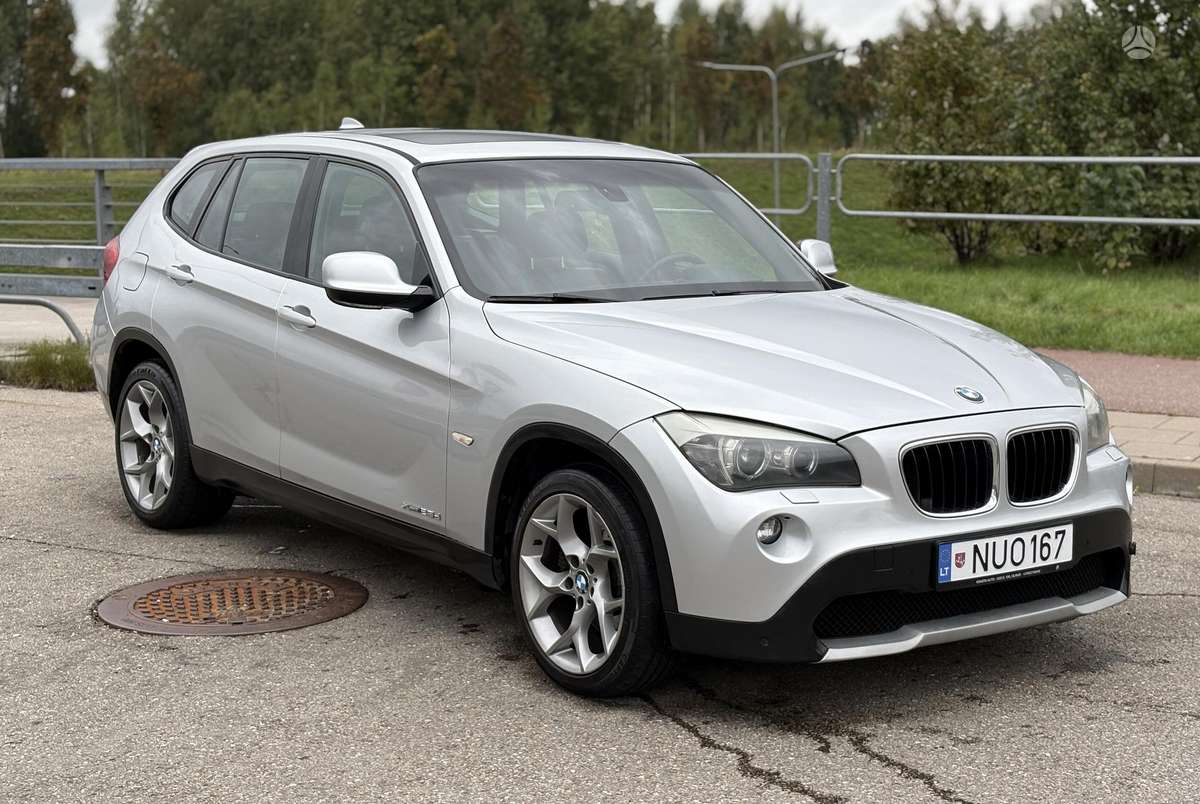 BMW X1 2010 — rear view