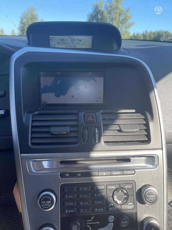 Volvo XC60 2009 — photo 16