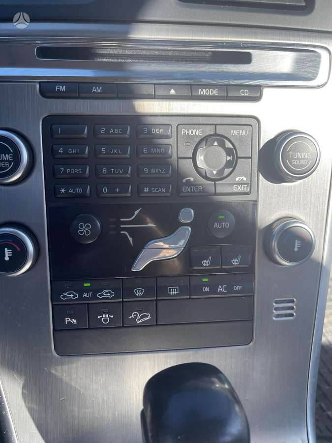 Volvo XC60 2009 — photo 18