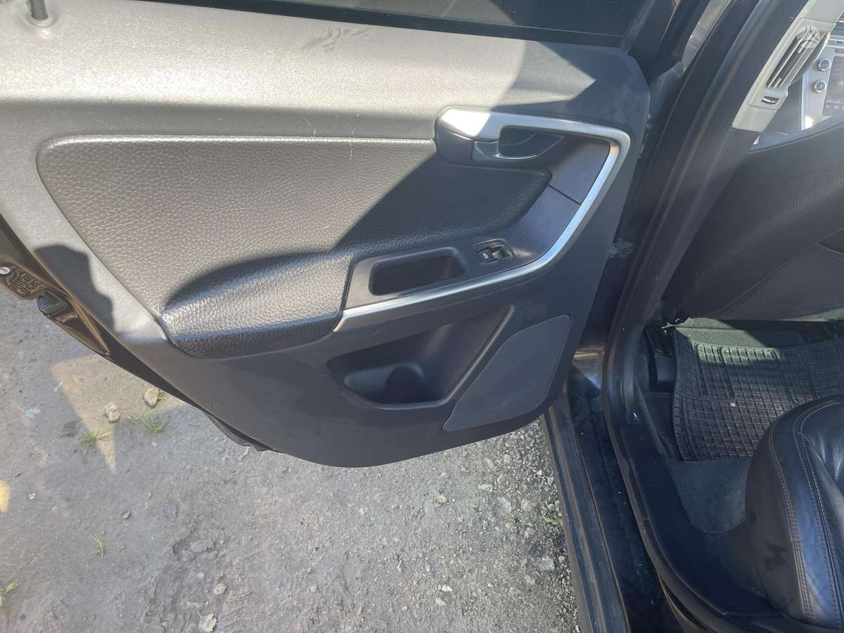 Volvo XC60 2009 — photo 21