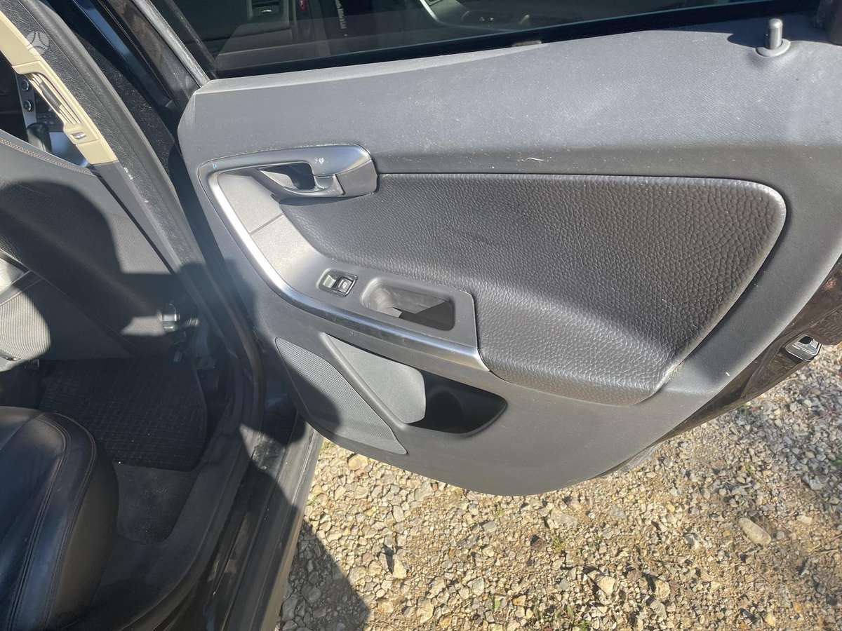 Volvo XC60 2009 — photo 23